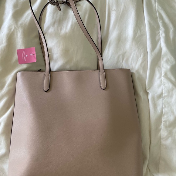 Kate Spade Brynn Large Tote Bag Saffiano Leather Bow Charm Warm Beige K5797 $359 - Picture 3 of 5